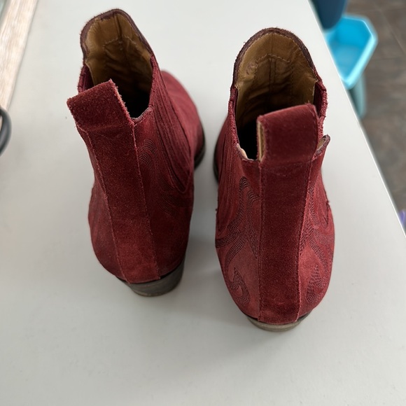 Beautiful red suede bootie style boots. Pull on no zipper - Picture 8 of 8